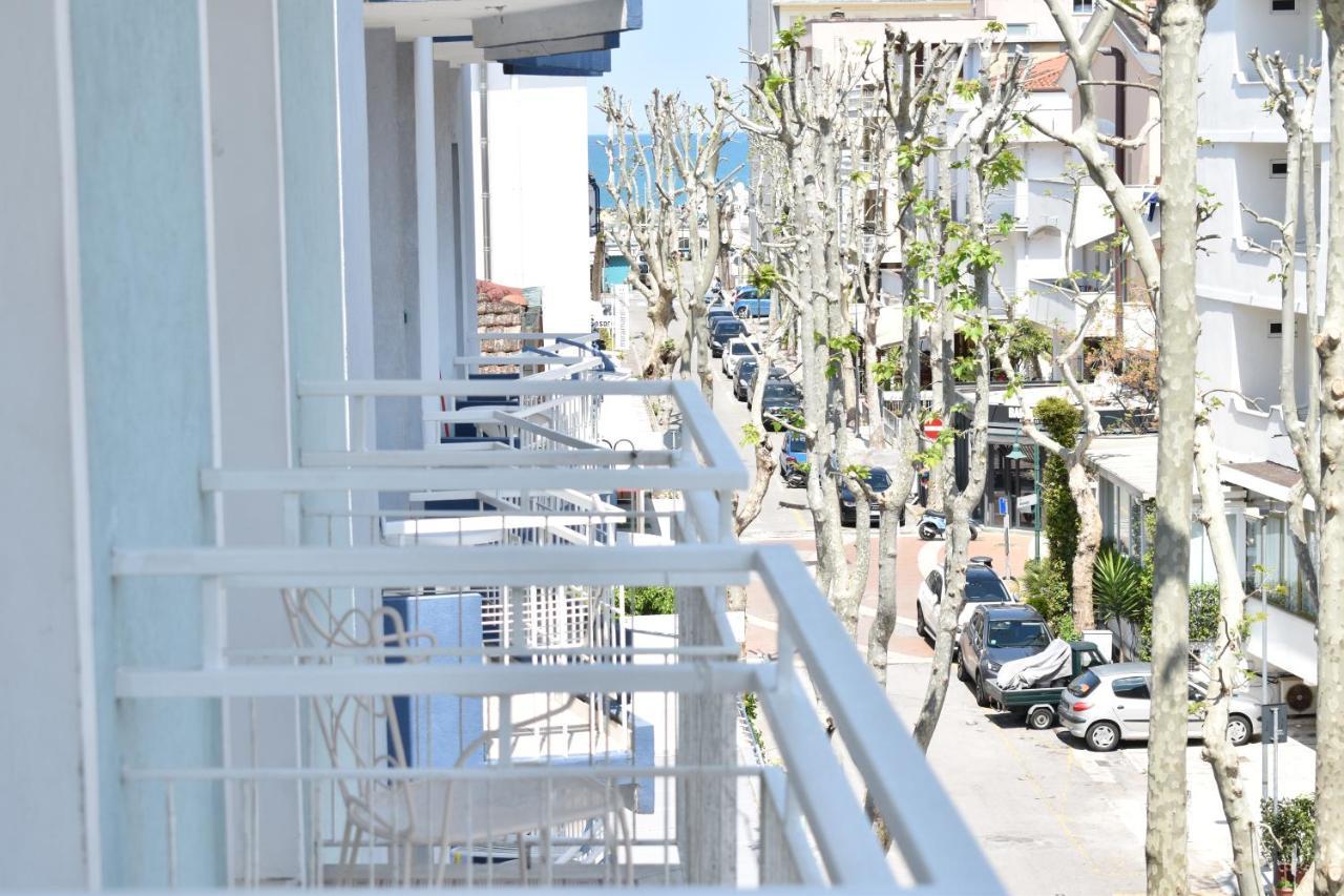 Hotel Ginevra E Residence Cattolica Kültér fotó