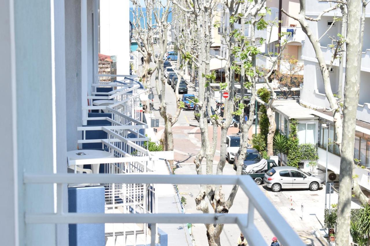 Hotel Ginevra E Residence Cattolica Kültér fotó