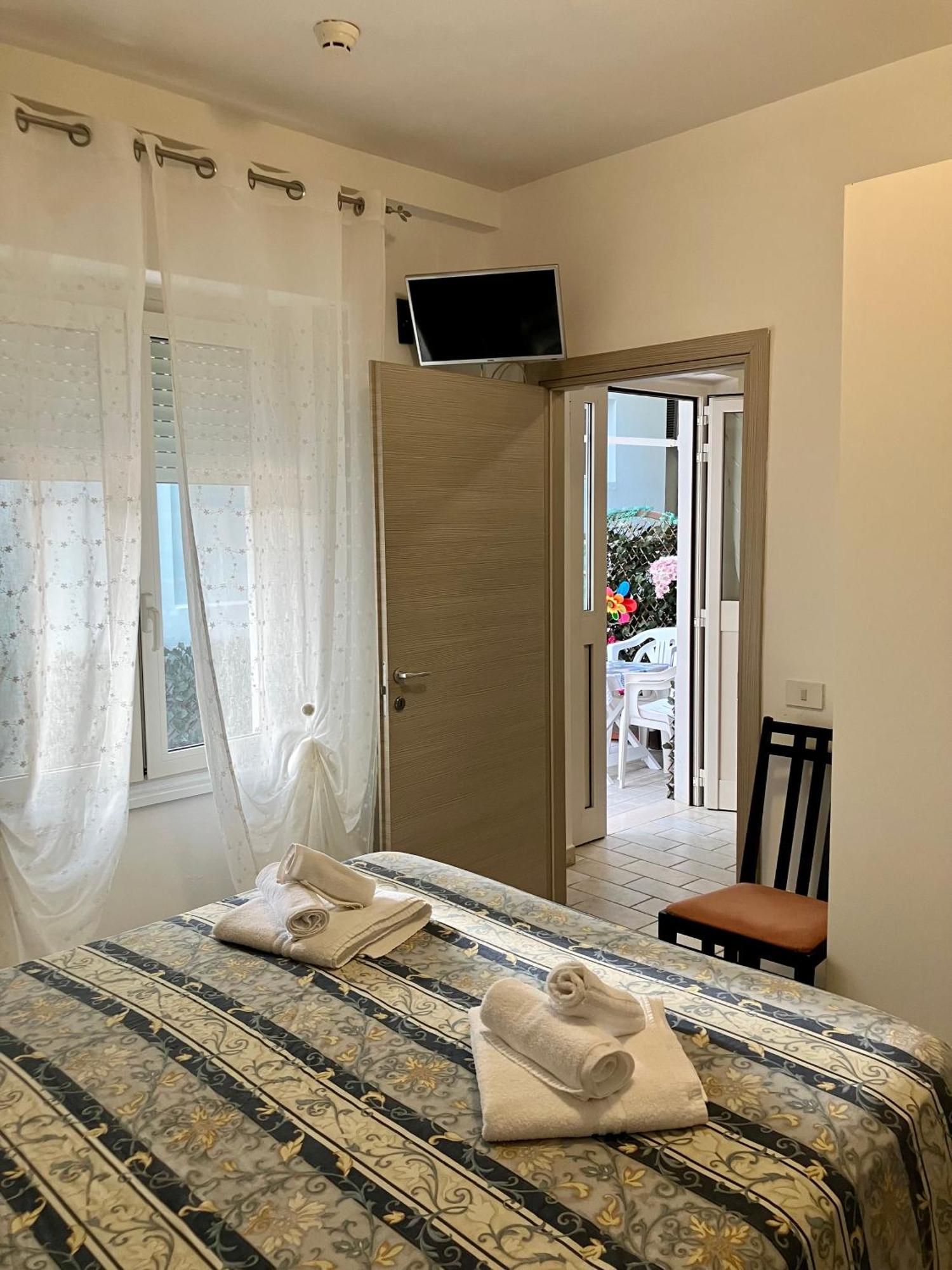 Hotel Ginevra E Residence Cattolica Kültér fotó