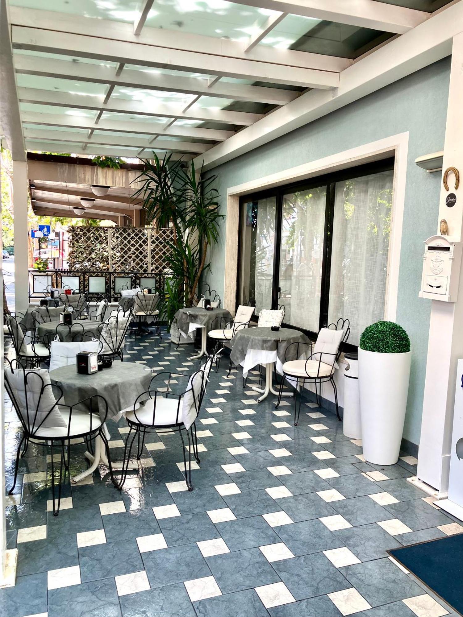 Hotel Ginevra E Residence Cattolica Kültér fotó